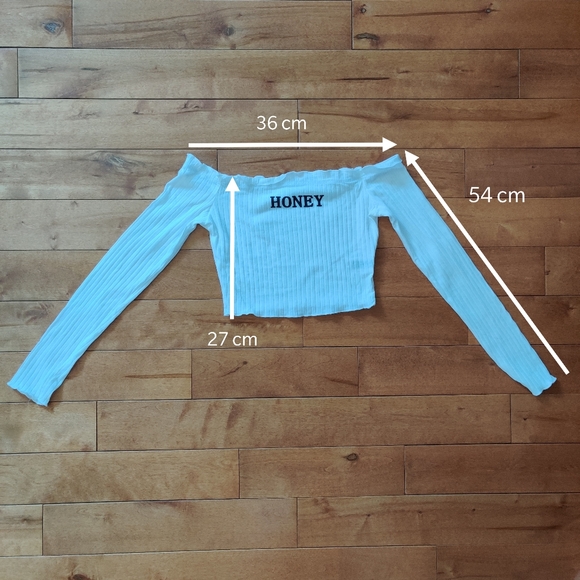 Off the shoulder crop top - Picture 3 of 5